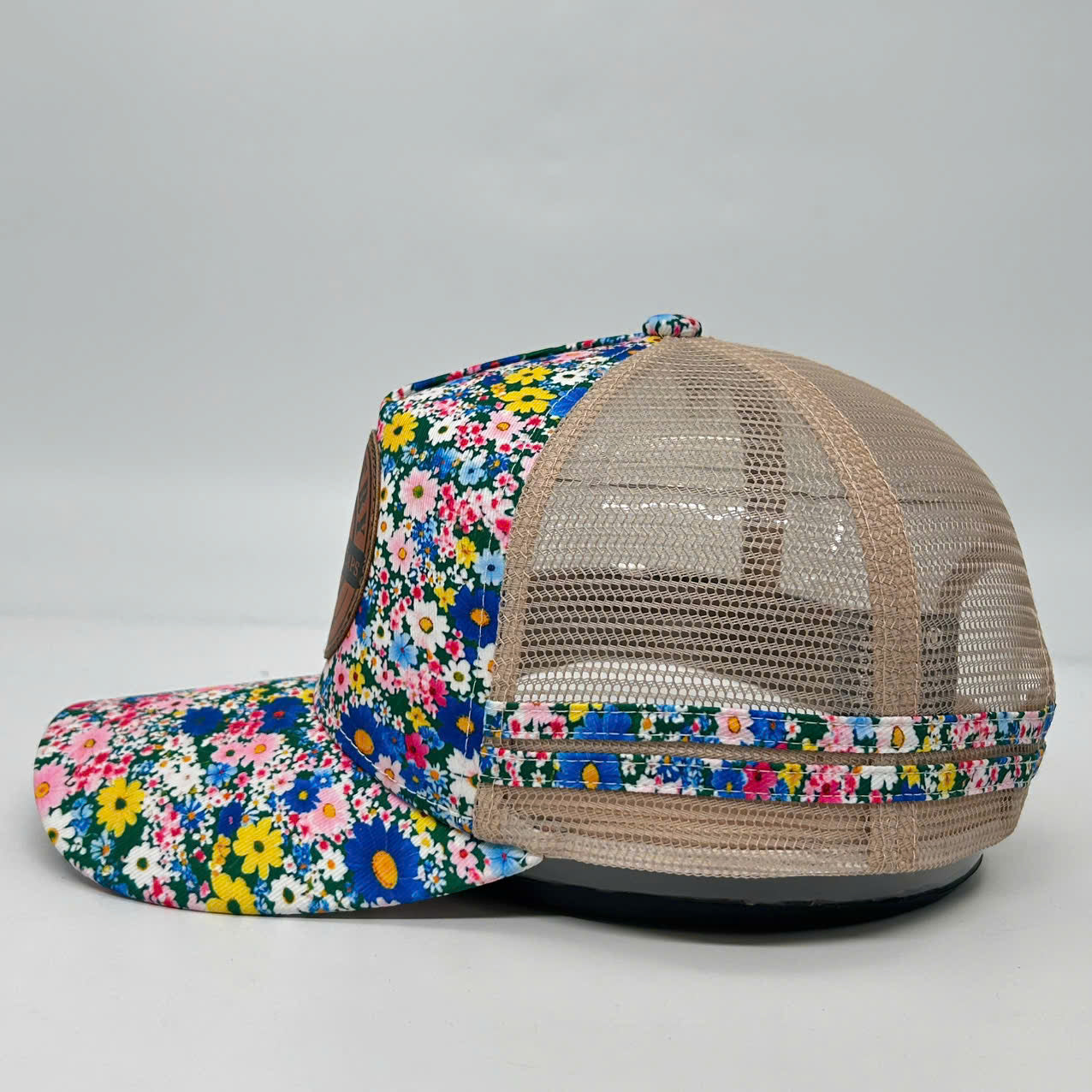 COTTAGE FLORAL TRUCKER CAP