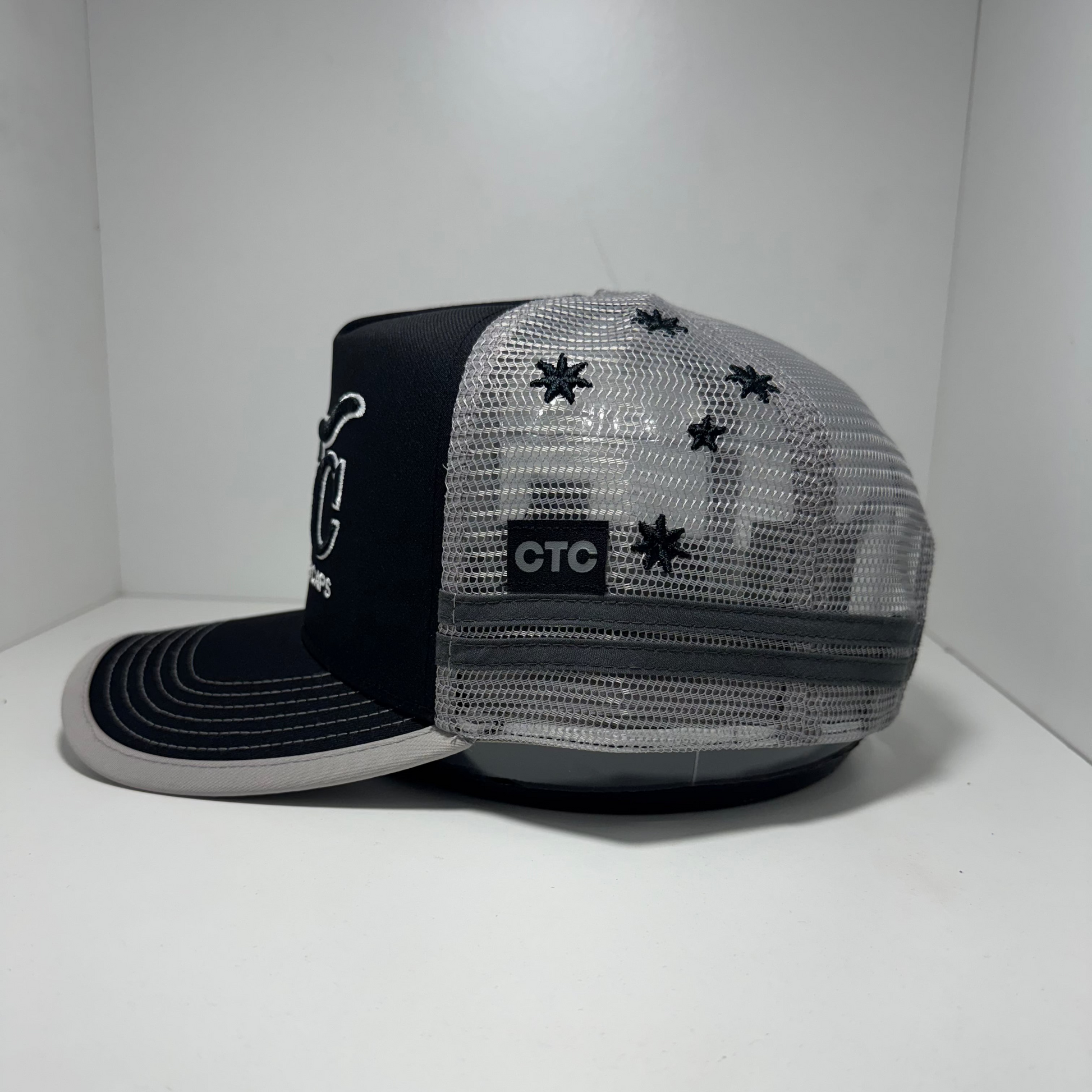 GREY BLACK BULLHORN TRUCKER CAP