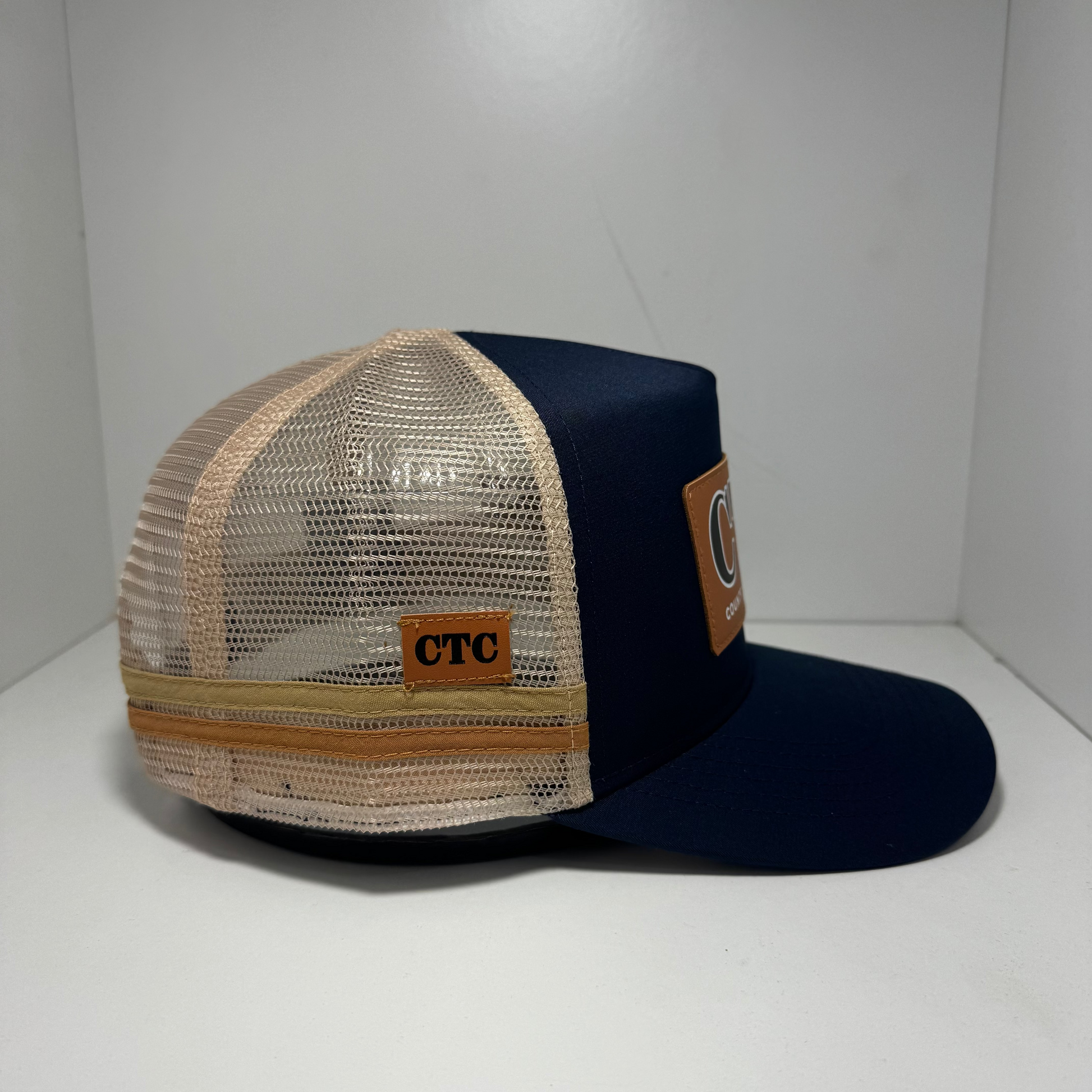NAVY SUNGLASS HOLDER TRUCKER CAP