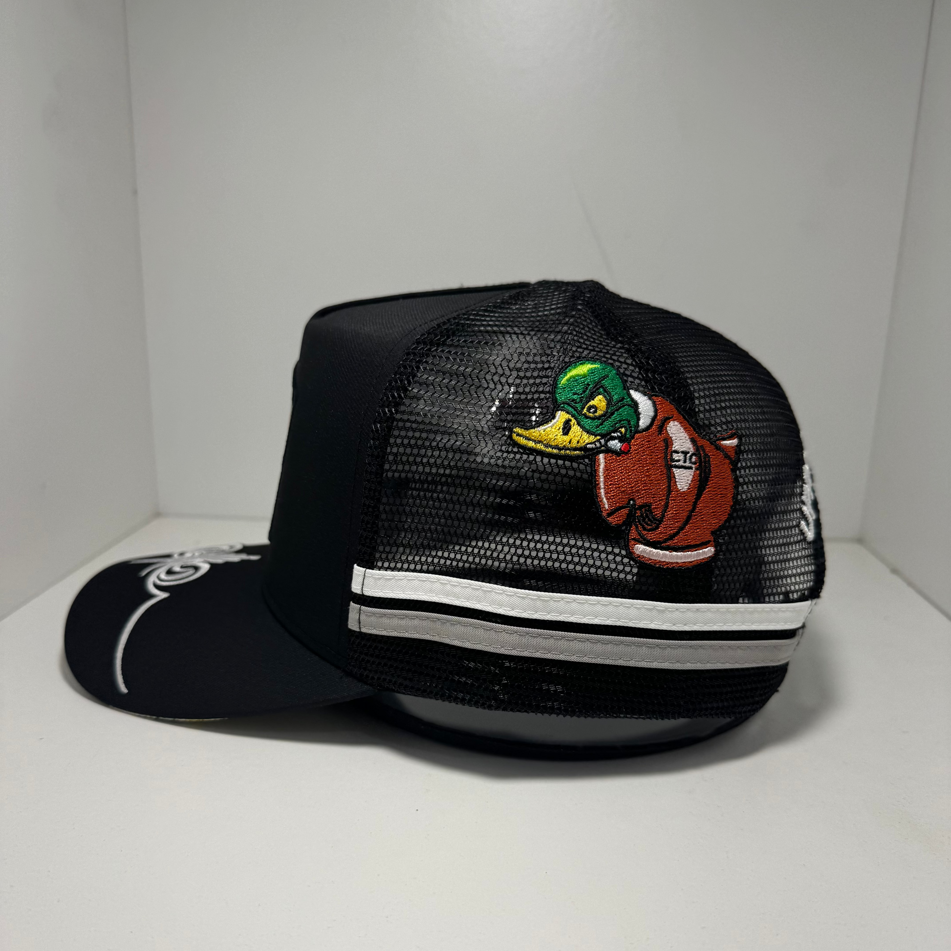 UPPA BADGE TRUCKER CAP - ALL BLACK