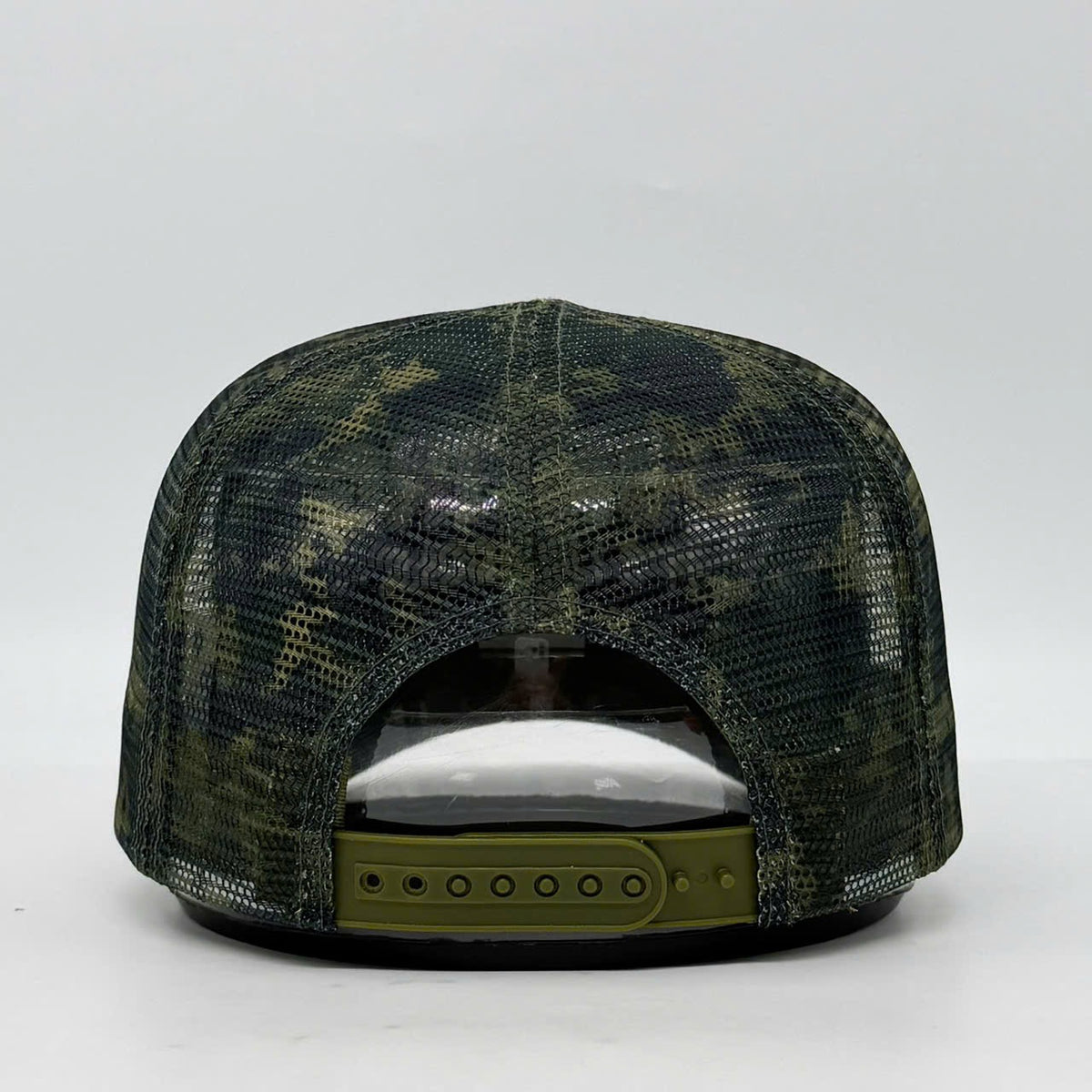 HUNTING. IT'S LIKE GOLF. BUT FOR MEN. TRUCKER CAP