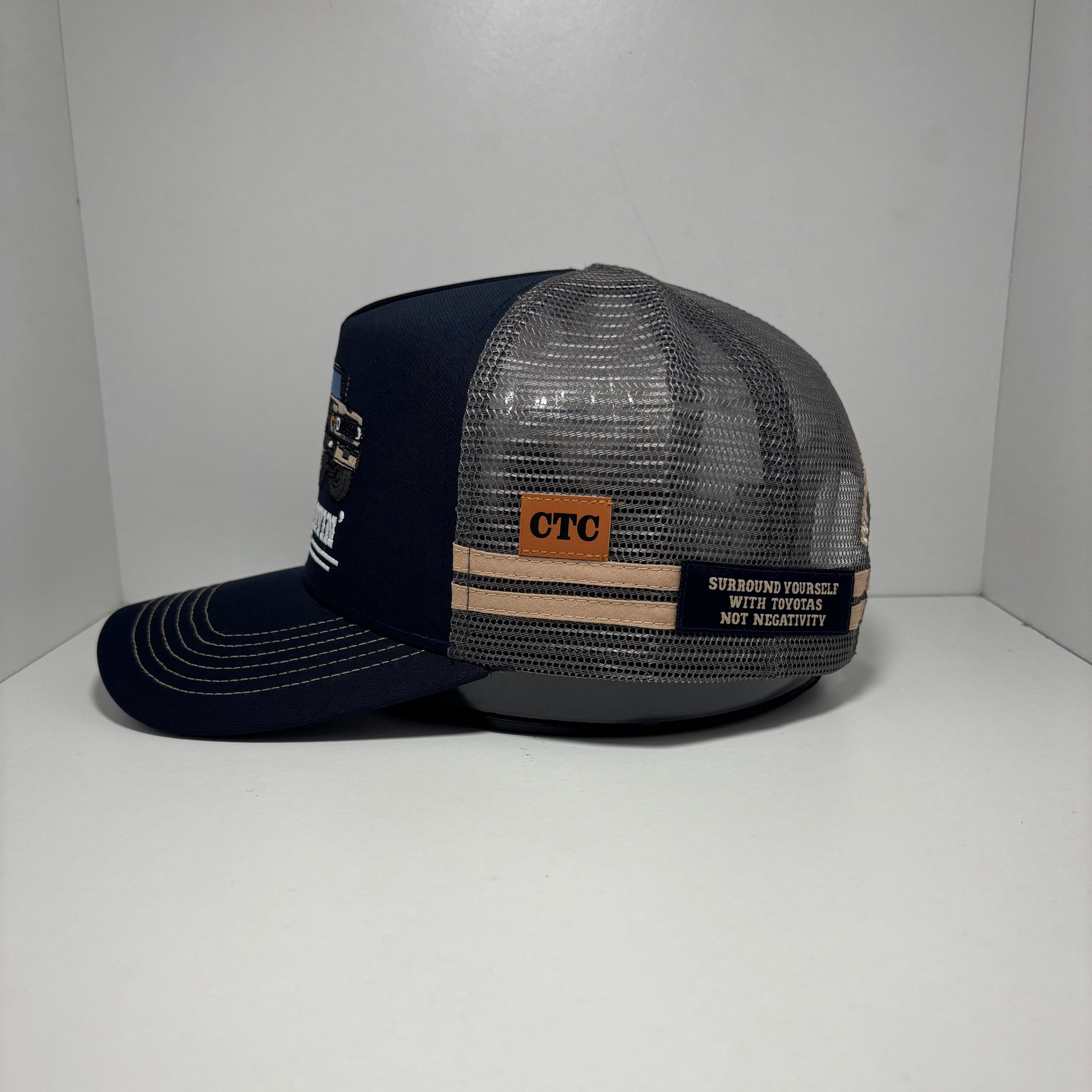CRUISER LIVIN 79 SERIES RANGE TRUCKER CAP