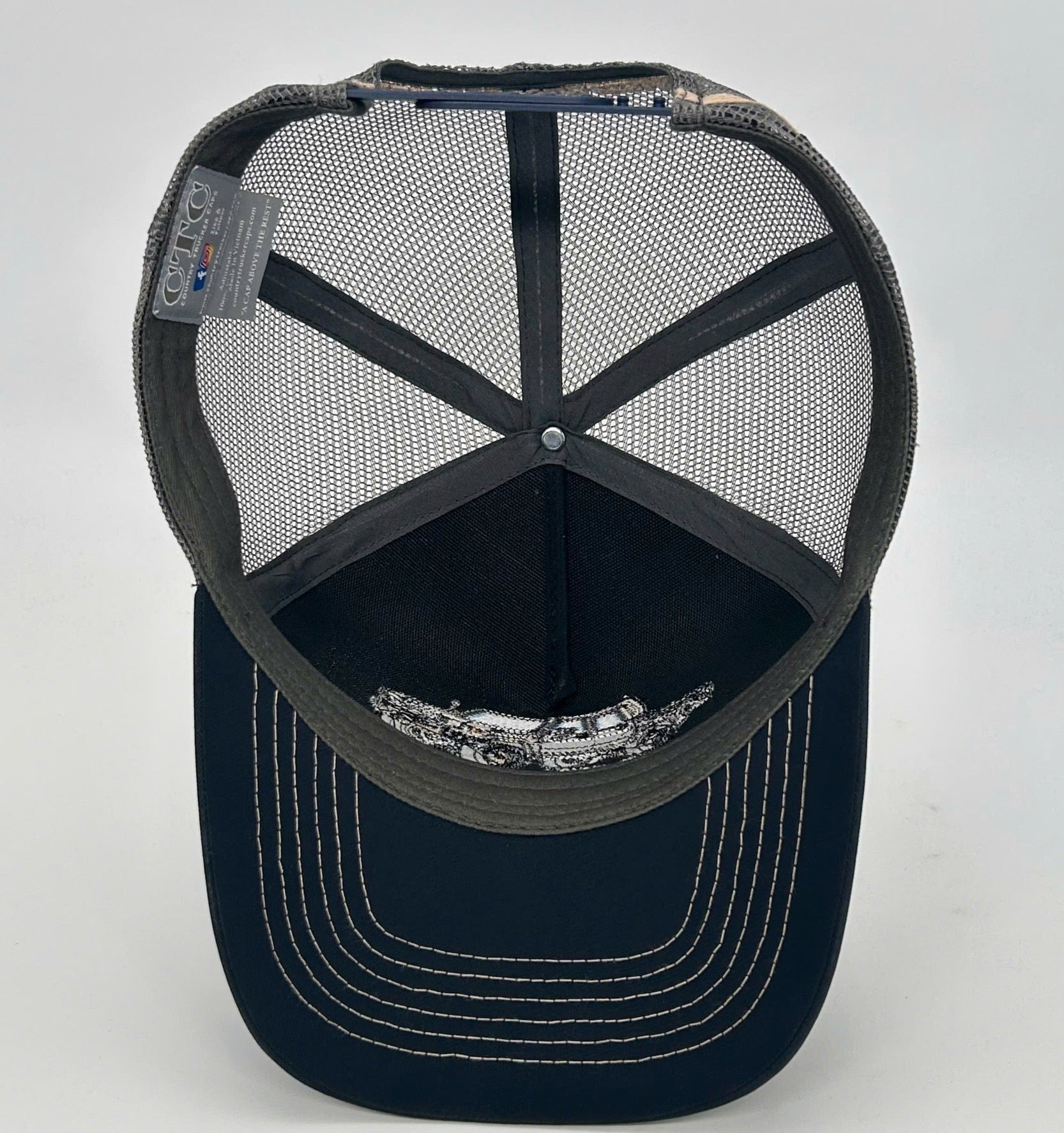 CRUISER LIVIN 79 SERIES RANGE TRUCKER CAP