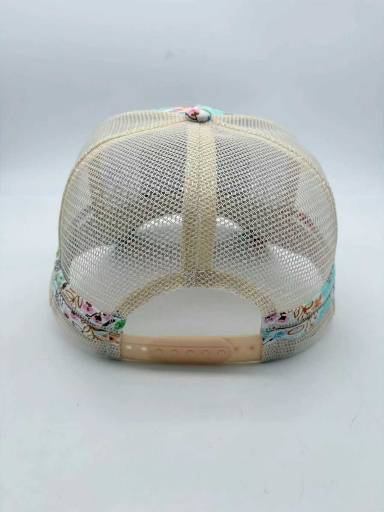 FLORAL LEATHER PATCH TRUCKER CAP